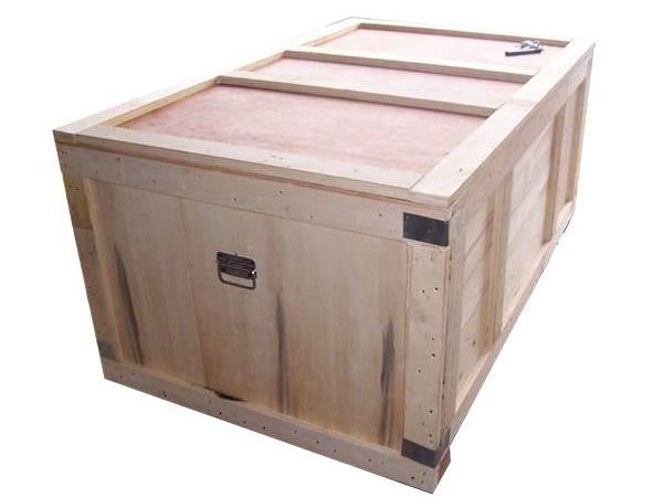 出口木质包装箱就是经过熏蒸处理出口无需检查并且相比普通木质包装箱还有许多优点